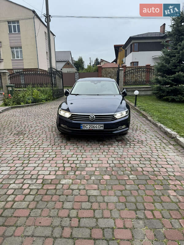 Седан Volkswagen Passat 2015 в Львове