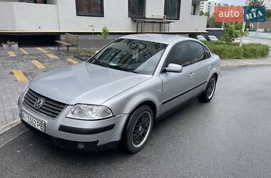 Седан Volkswagen Passat 2001 в Києві