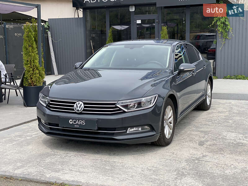 Седан Volkswagen Passat 2017 в Киеве