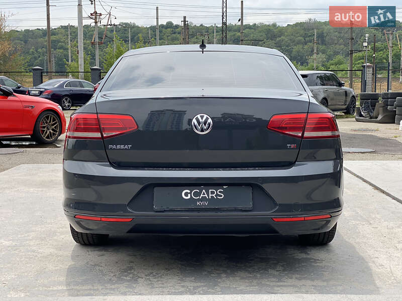 Седан Volkswagen Passat 2017 в Киеве