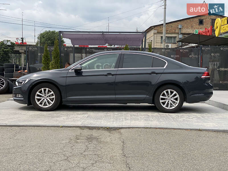Седан Volkswagen Passat 2017 в Киеве