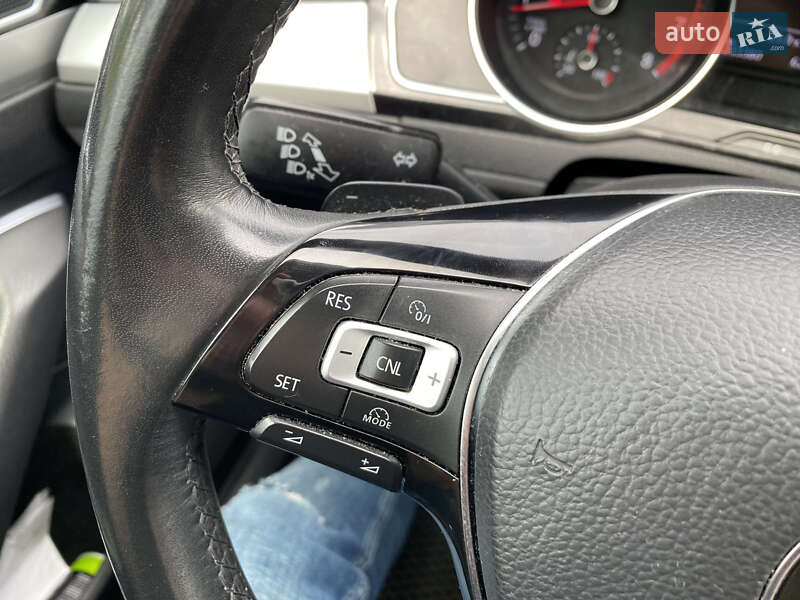 Седан Volkswagen Passat 2017 в Киеве