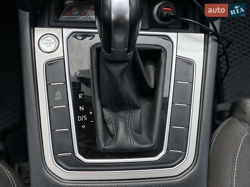 Седан Volkswagen Passat 2017 в Киеве