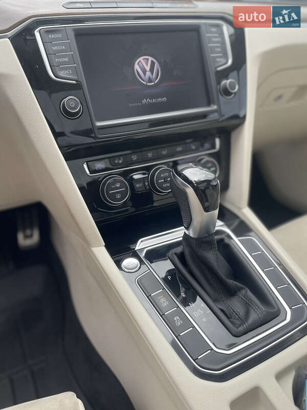 Универсал Volkswagen Passat 2015 в Вишневом