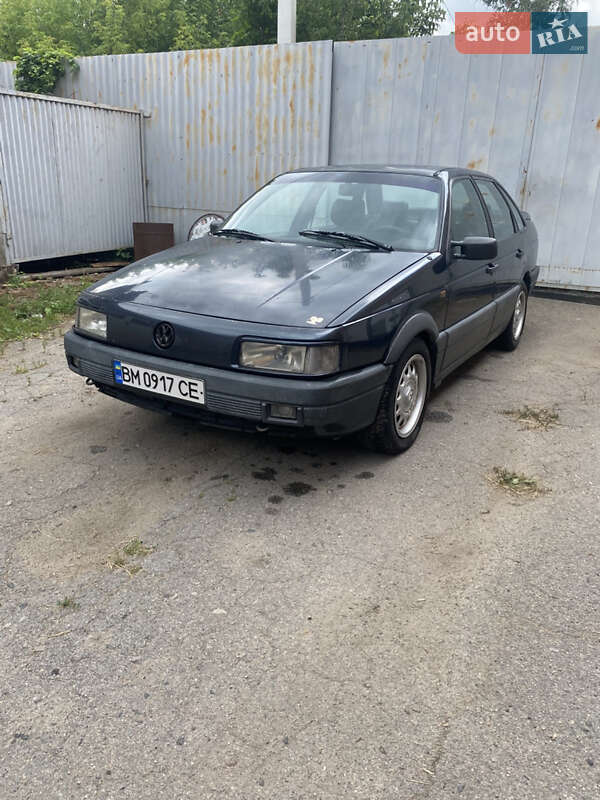 Седан Volkswagen Passat 1990 в Ромнах