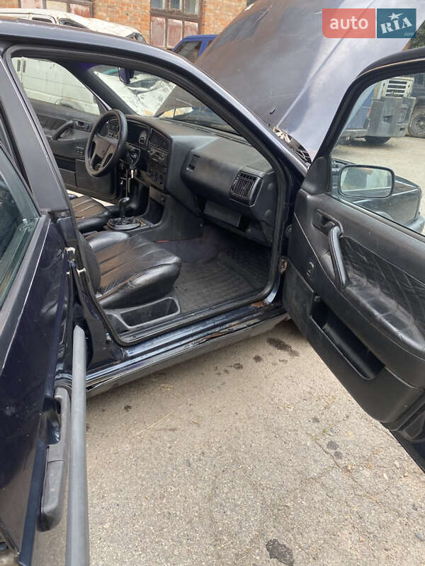 Седан Volkswagen Passat 1990 в Ромнах