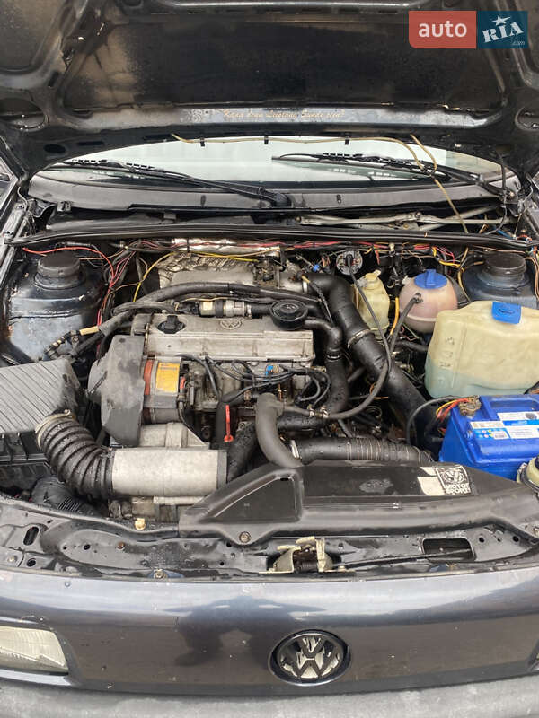 Седан Volkswagen Passat 1990 в Ромнах