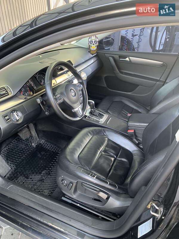 Універсал Volkswagen Passat 2012 в Безлюдівці