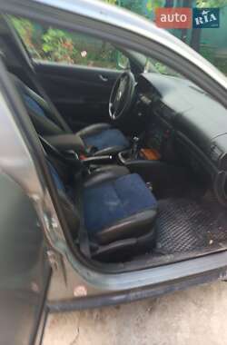 Седан Volkswagen Passat 2001 в 