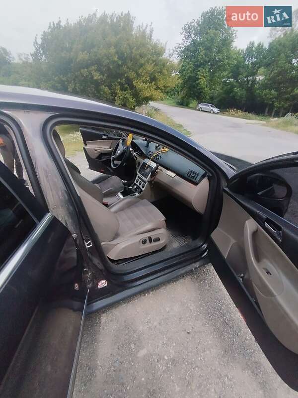 Седан Volkswagen Passat 2005 в Ланівці