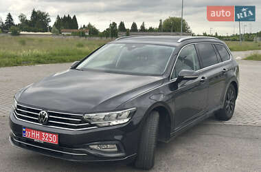 Volkswagen Passat 2022