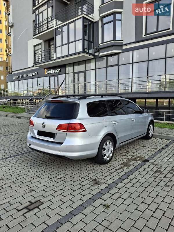 Універсал Volkswagen Passat 2012 в Івано-Франківську