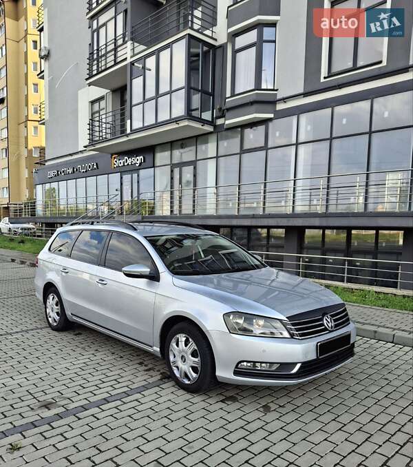 Універсал Volkswagen Passat 2012 в Івано-Франківську