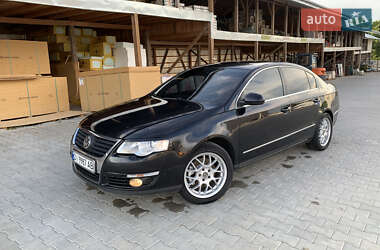 Седан Volkswagen Passat 2006 в Чернівцях