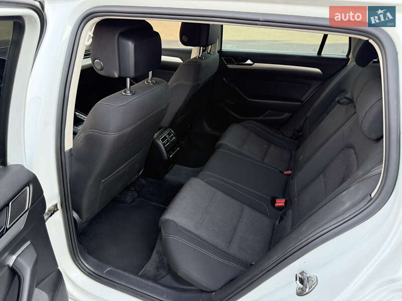 Универсал Volkswagen Passat 2015 в Житомире