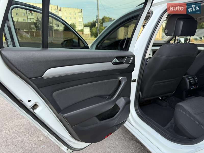 Универсал Volkswagen Passat 2015 в Житомире