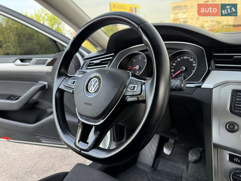 Универсал Volkswagen Passat 2015 в Житомире