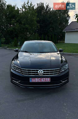 Седан Volkswagen Passat 2019 в Рівному