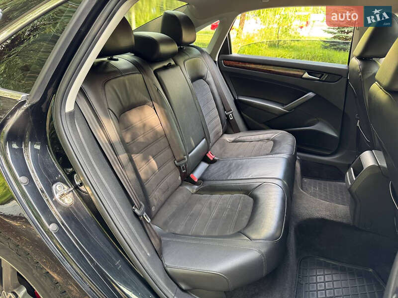 Седан Volkswagen Passat 2012 в Киеве