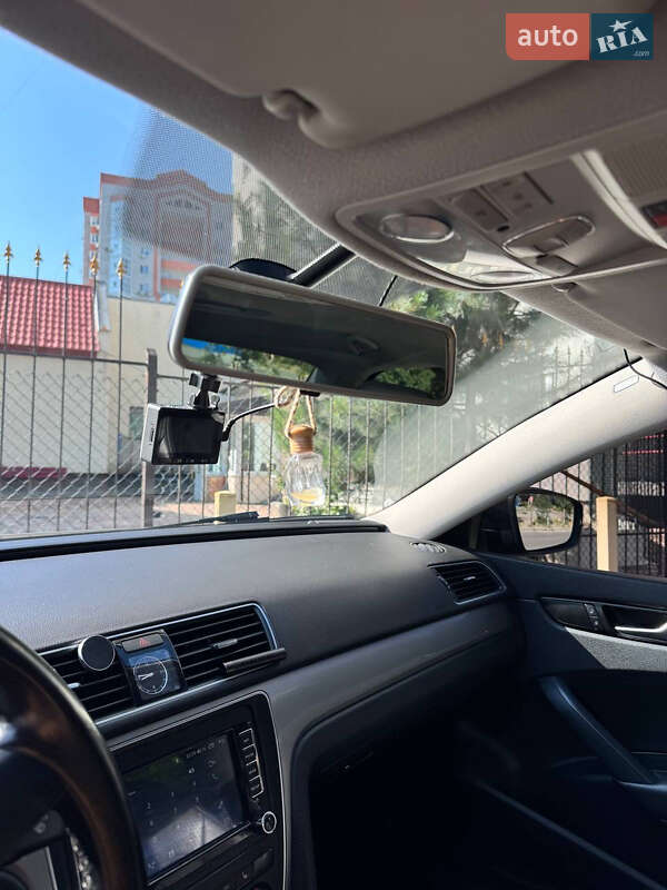 Седан Volkswagen Passat 2014 в Дніпрі