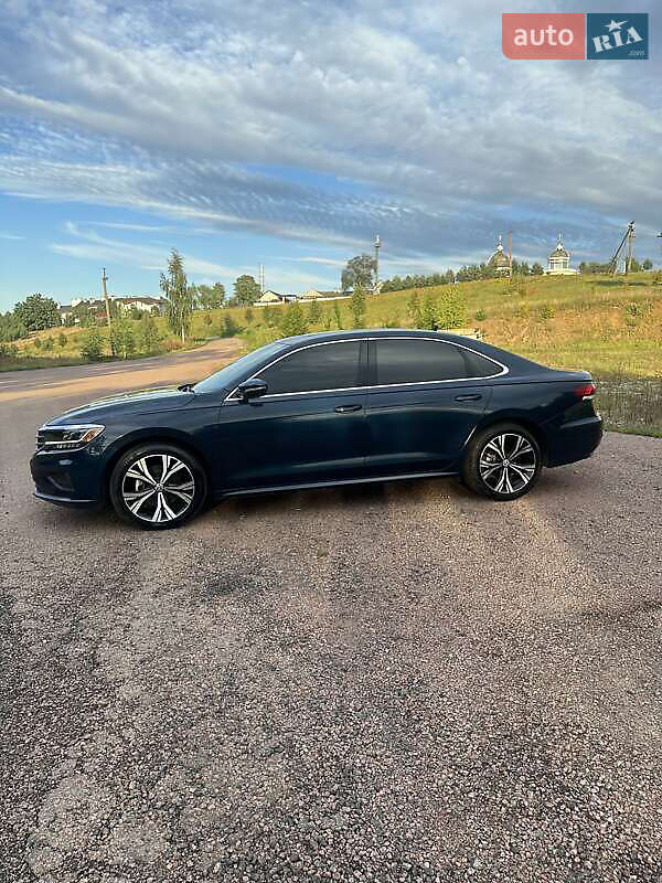 Седан Volkswagen Passat 2021 в Львове