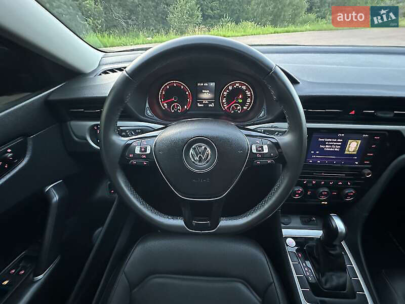 Седан Volkswagen Passat 2021 в Львове