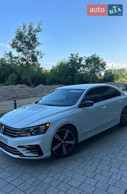 Седан Volkswagen Passat 2016 в 