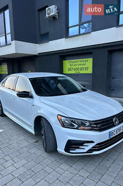 Седан Volkswagen Passat 2016 в 