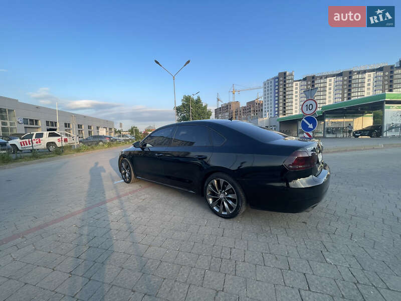 Седан Volkswagen Passat 2011 в Івано-Франківську