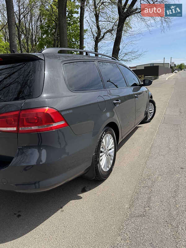 Універсал Volkswagen Passat 2012 в Києві