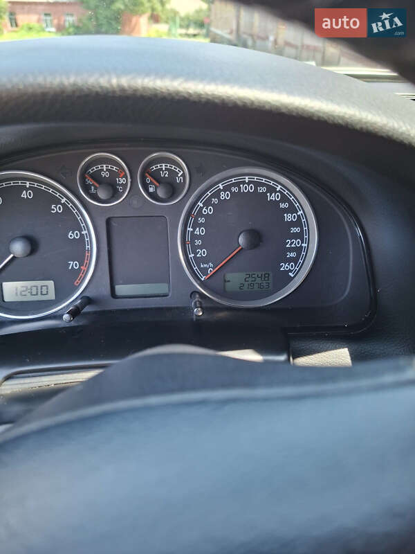 Седан Volkswagen Passat 2003 в Чигирину