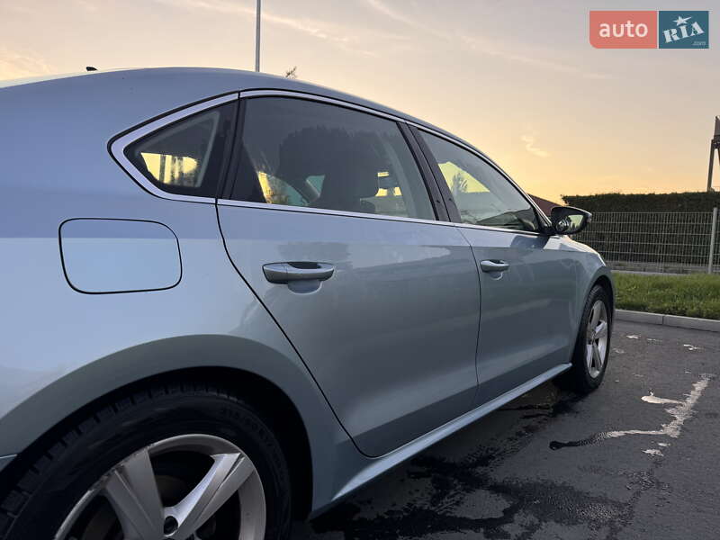 Седан Volkswagen Passat 2012 в Киеве