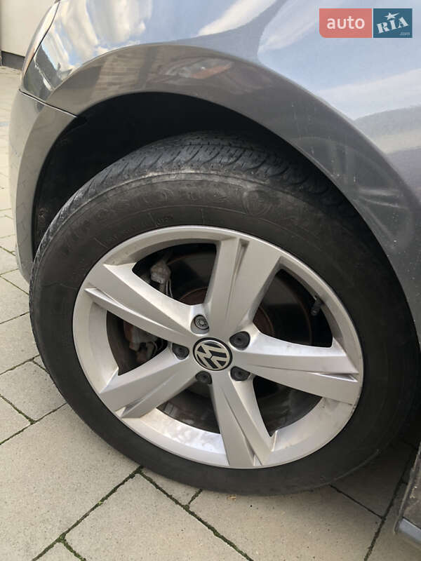 Седан Volkswagen Passat 2014 в Луцьку