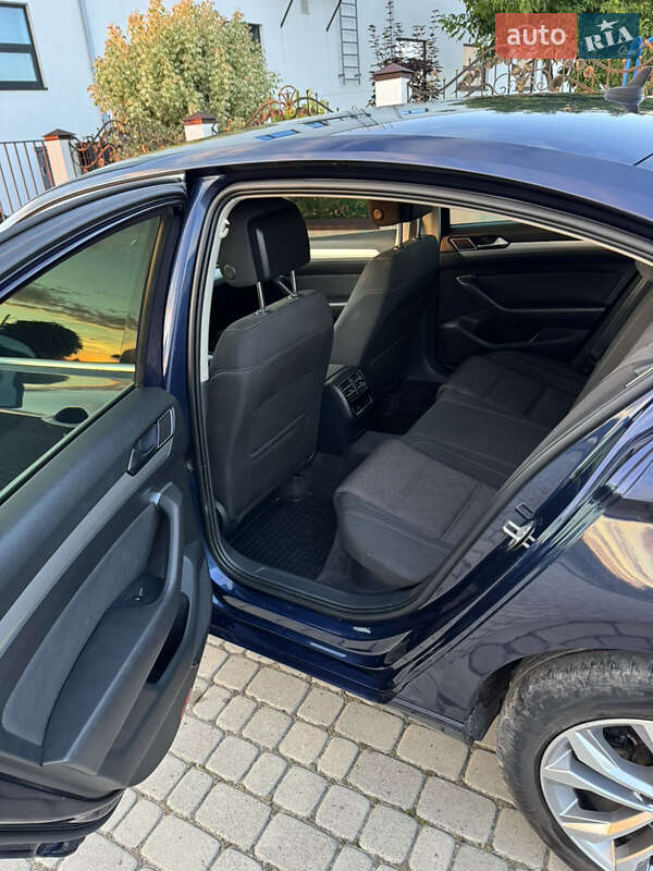 Седан Volkswagen Passat 2015 в Львове