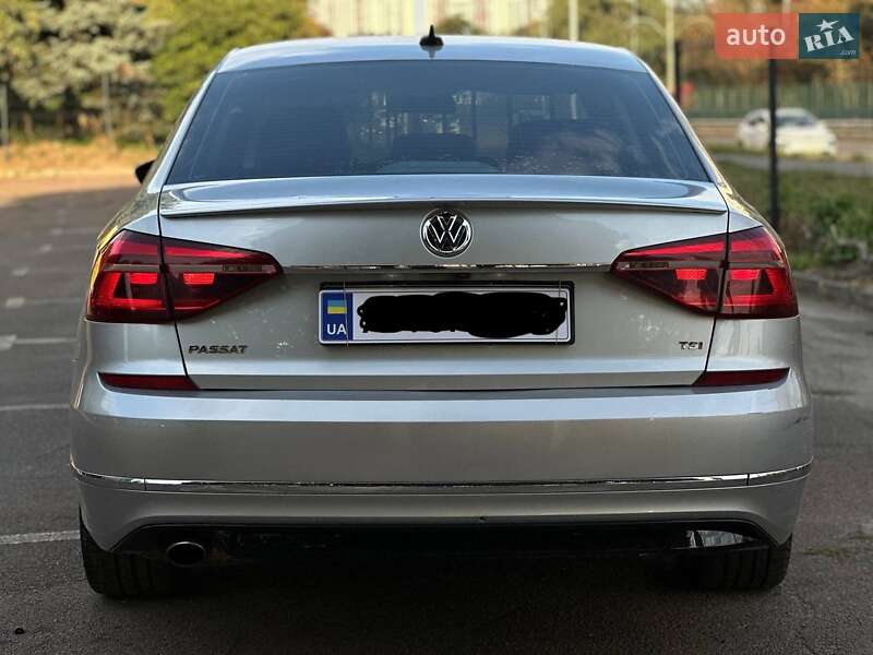 Седан Volkswagen Passat 2017 в Ивано-Франковске