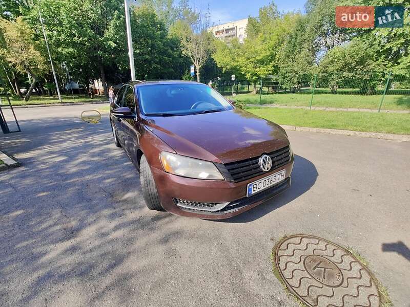 Седан Volkswagen Passat 2012 в Львове