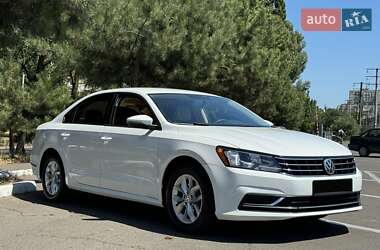 Седан Volkswagen Passat 2018 в Одесі