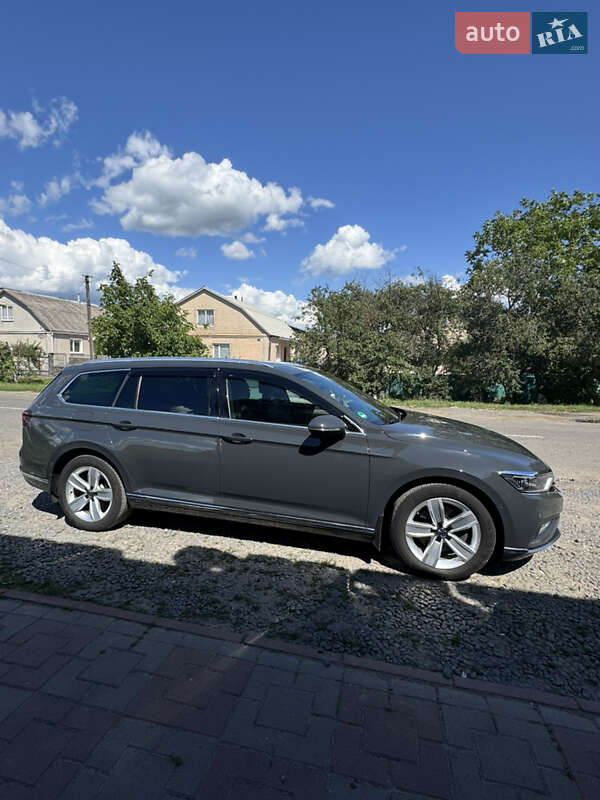 Универсал Volkswagen Passat 2020 в Хмельницком