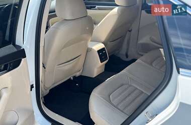 Седан Volkswagen Passat 2015 в 