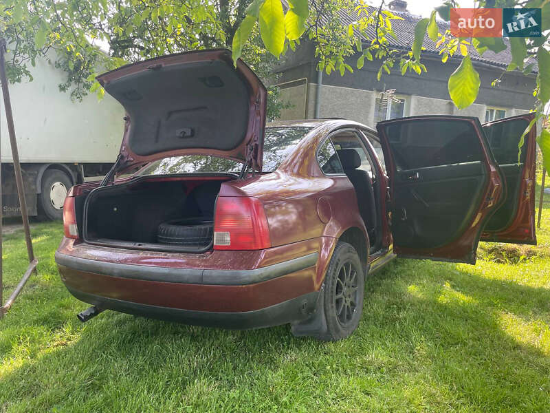 Седан Volkswagen Passat 1997 в Бобрке