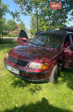 Седан Volkswagen Passat 1997 в Бобрке