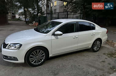 Седан Volkswagen Passat 2014 в Днепре