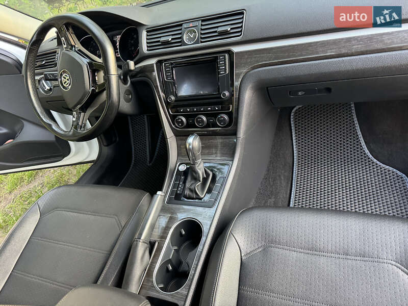 Седан Volkswagen Passat 2016 в Пирятине