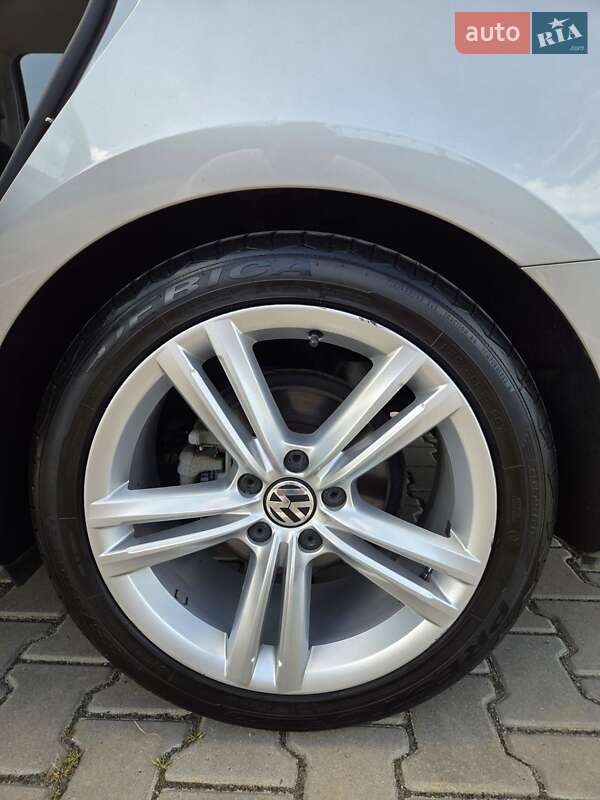 Седан Volkswagen Passat 2013 в Ивано-Франковске