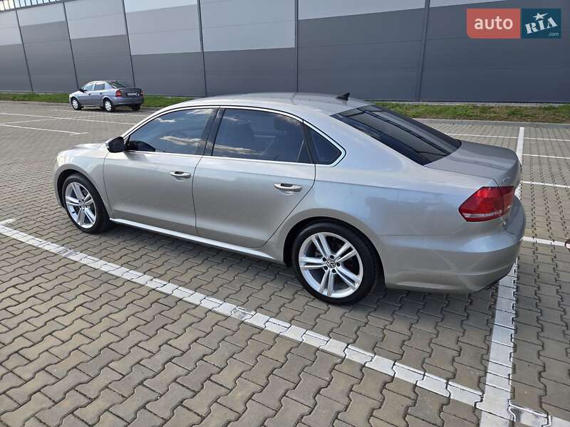 Седан Volkswagen Passat 2013 в Ивано-Франковске
