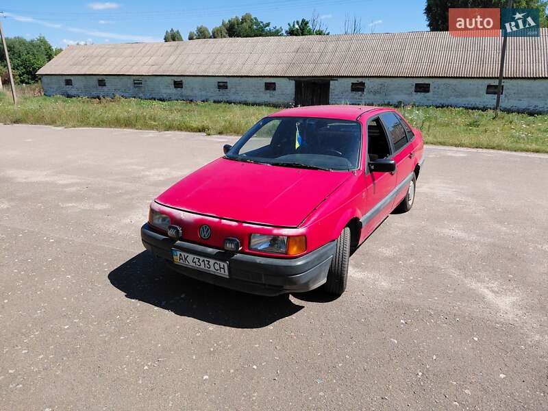 Седан Volkswagen Passat 1988 в Житомире