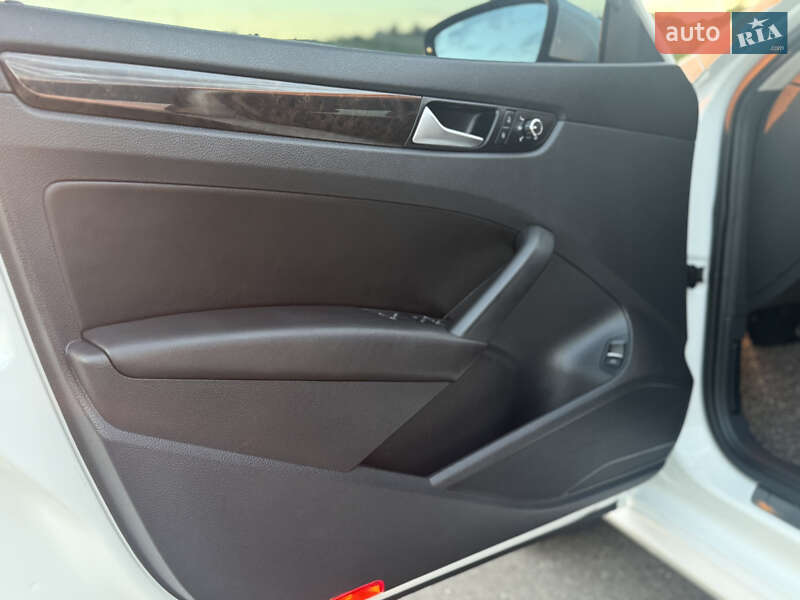 Седан Volkswagen Passat 2015 в Дрогобыче
