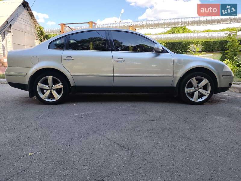Седан Volkswagen Passat 2004 в Дніпрі