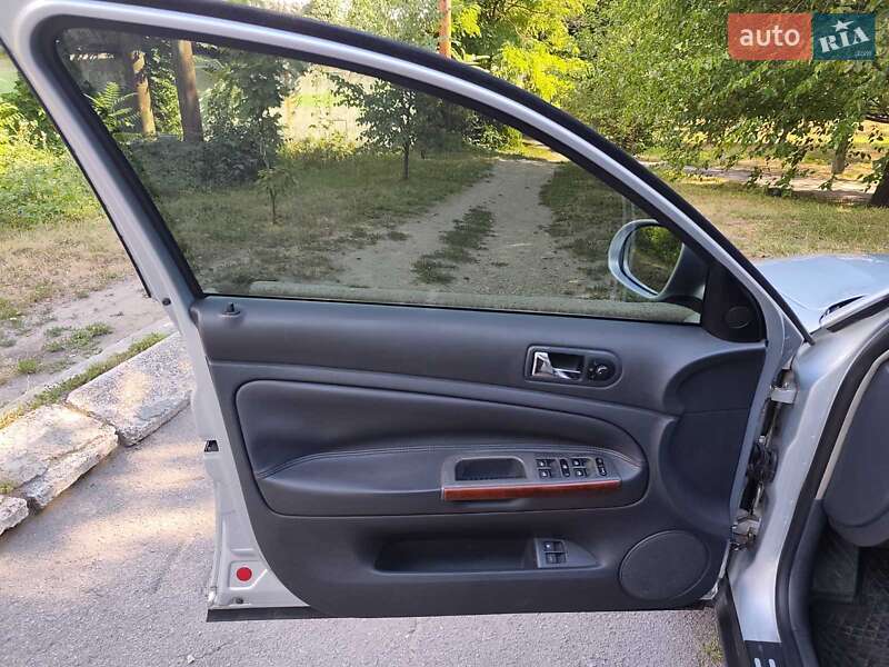 Седан Volkswagen Passat 2004 в Дніпрі