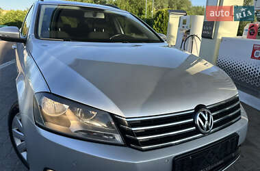 Универсал Volkswagen Passat 2013 в Бурштыне
